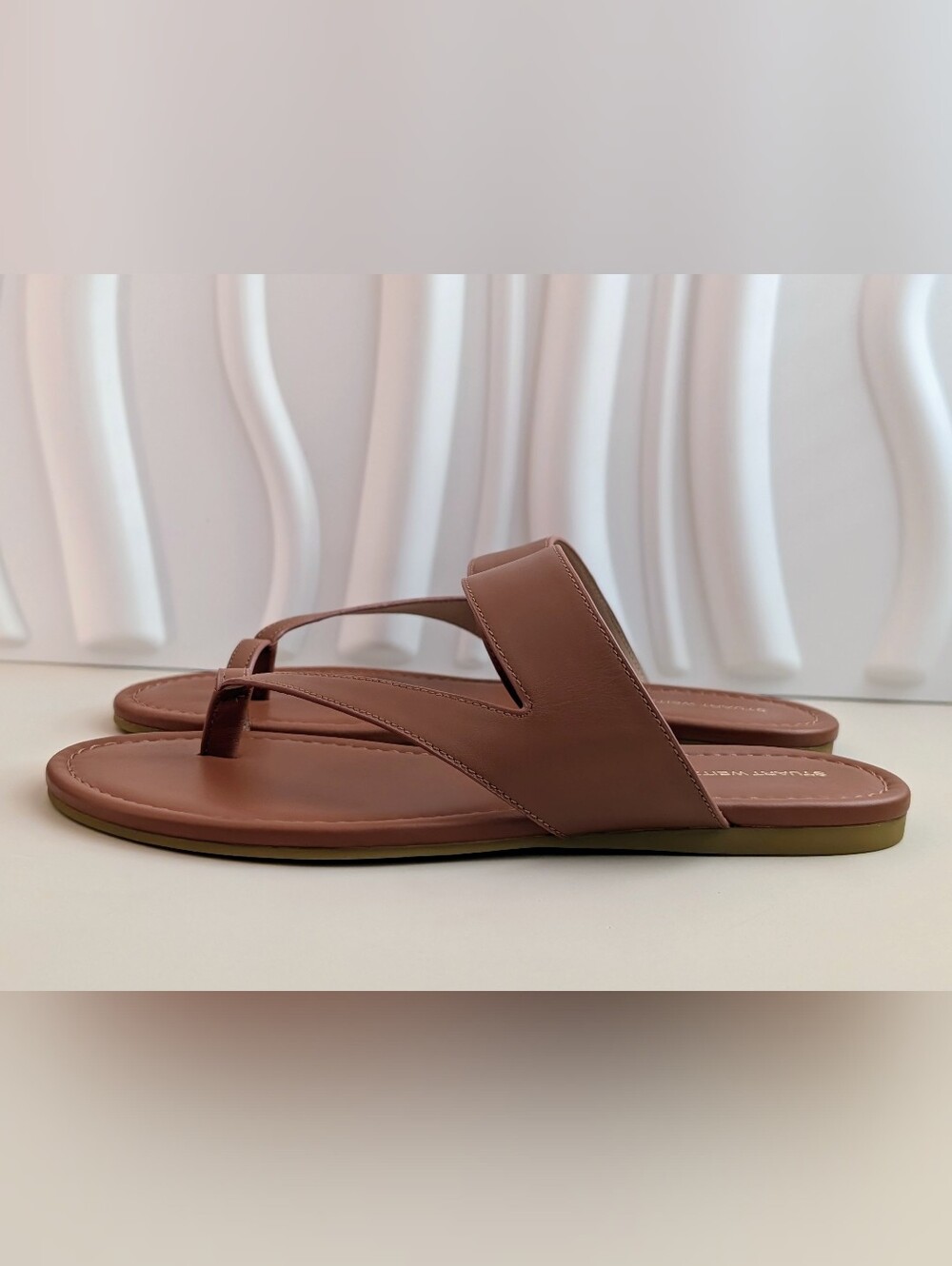 Stuart Weitzman Remy Saddle Leather Toe Strap Sandals Size 8 NWT